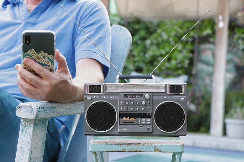 M90 Mini｜見た目はレトロ、中身は最新!!インドアでもアウトドアでも断然”映えて”カッコいい BoomBox型Bluetoothスピーカー「M90  Mini」 - ガジェットの購入なら海外通販のRAKUNEW(ラクニュー)